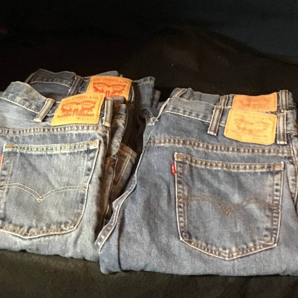 Levi's 517 Men’s medium blue pre wash. Like new. Boot cut legs.